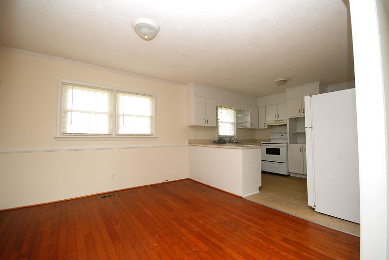 Goldsboro NC - Homes for Rent - 1005 Twelfth Street Goldsboro NC 27534 - Dining Area / Kitchen