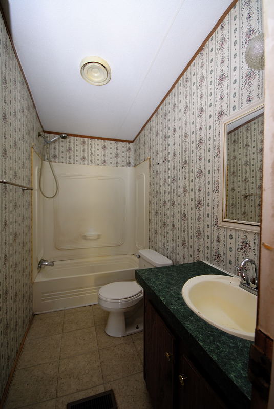 Goldsboro NC - Homes for Rent - 102 North Timber Place Dudley NC 28333 - Bathroom