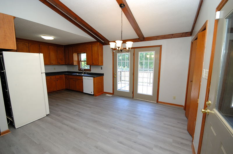 Goldsboro NC - Homes for Rent - 103 Laura Lane Goldsboro NC 27530 - Kitchen / Dining Area