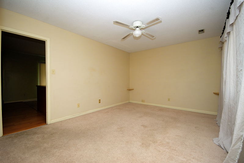 Goldsboro NC - Homes for Rent - 105 Lakehurst Drive Dudley NC 28333 - Family Room