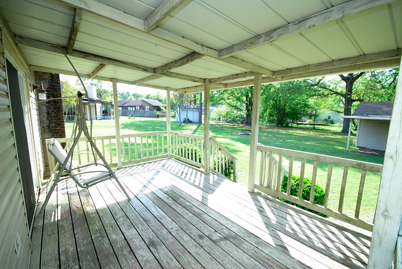 Goldsboro NC - Homes for Rent - 105 Lakehurst Drive Dudley NC 28333 - Back Yard / Back Deck