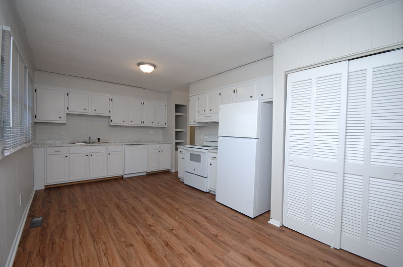 Goldsboro NC - Homes for Rent - 105 Rose Dr. Goldsboro NC 27534 - Kitchen / Dining Area