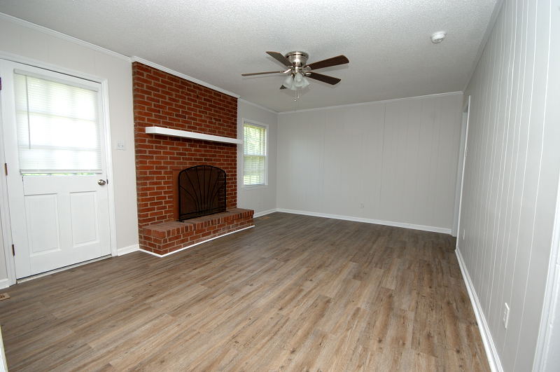 Goldsboro NC - Homes for Rent - 108 Sedgefield Drive Goldsboro NC 27534 - Living Room