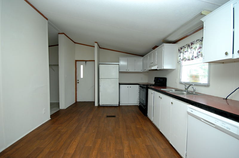 Goldsboro NC - Homes for Rent - 110 Biltmore Drive Goldsboro NC 27534 - Kitchen / Dining Area