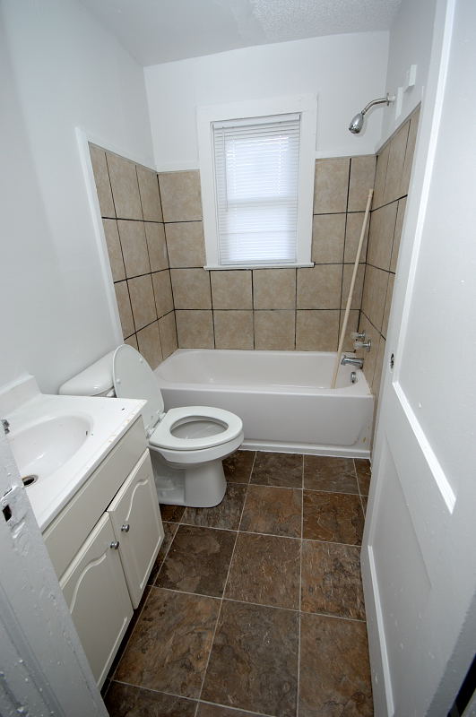 Goldsboro NC - Homes for Rent - 1108 Slaughter St Apt. A Goldsboro NC 27530 - Bathroom