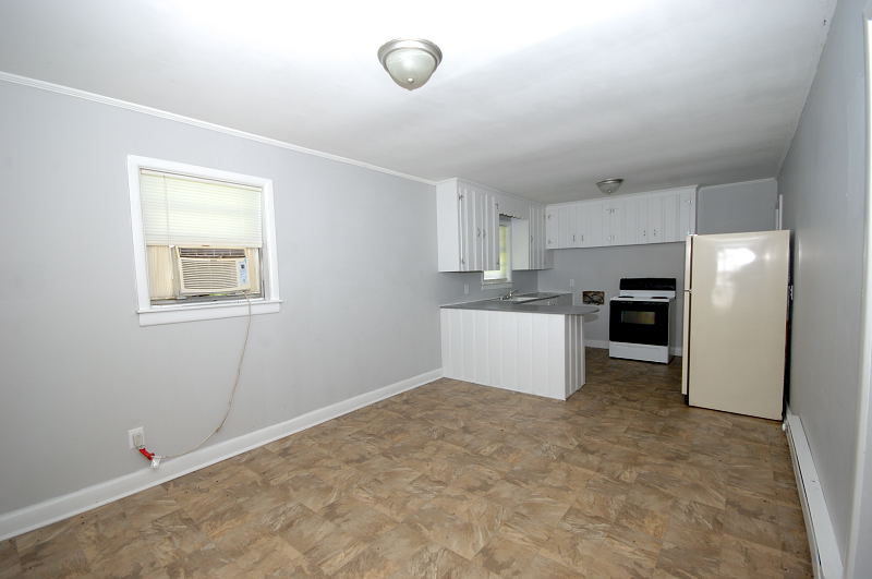 Goldsboro NC - Homes for Rent - 1112 Devereaux St Goldsboro NC 27530 - Kitchen / Dining Area