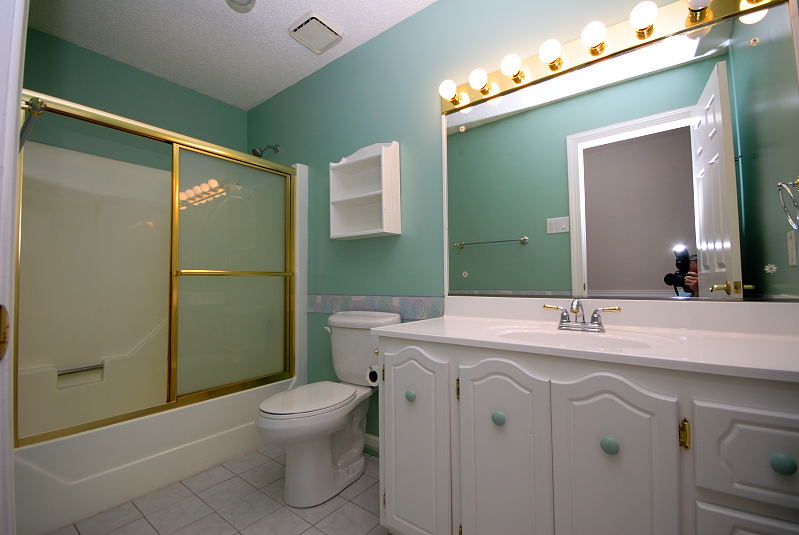 Goldsboro NC - Homes for Rent - 119 Courtney Road Goldsboro NC 27534 - Bathroom