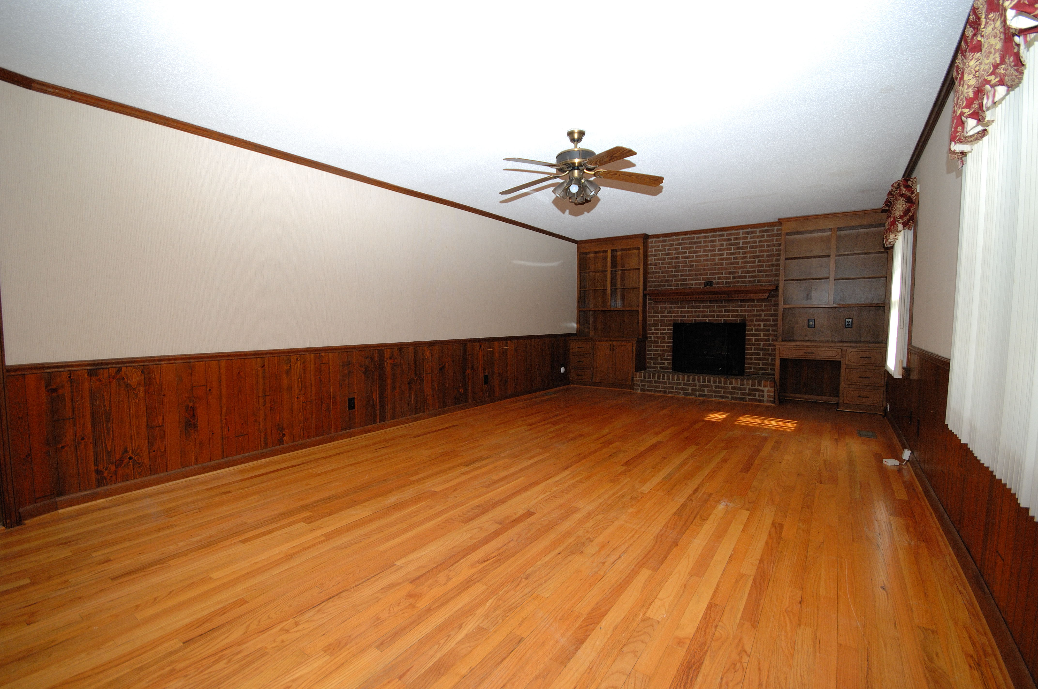 Goldsboro NC - Homes for Rent - 121 Dallas Dr. Goldsboro NC 27534 - Living Room