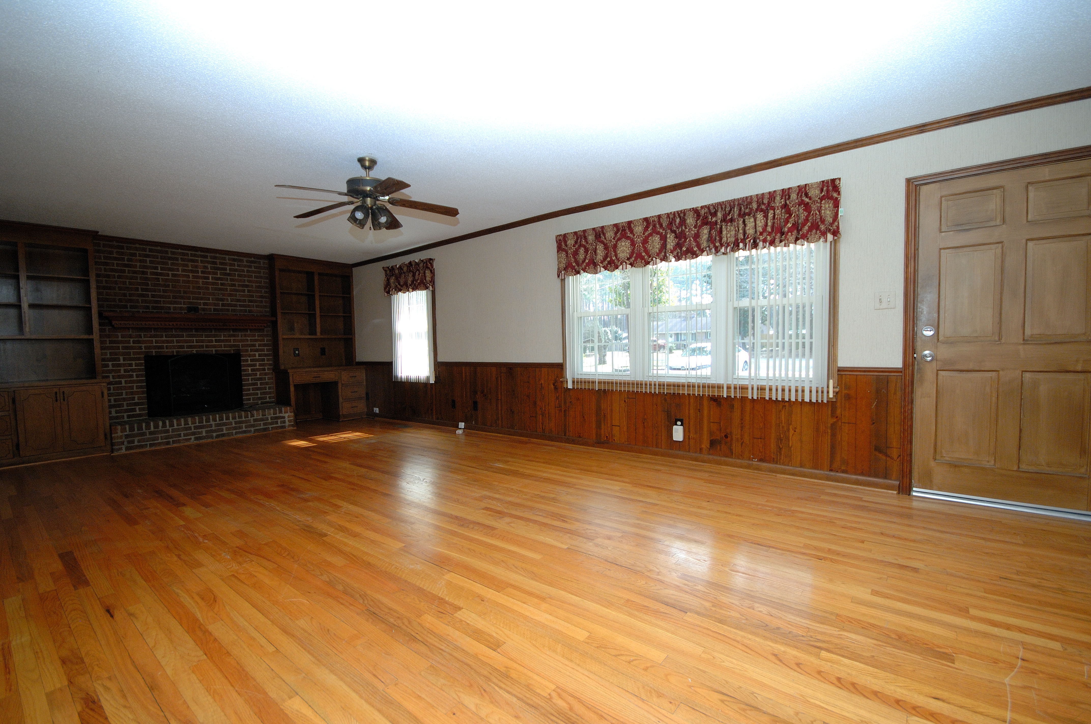 Goldsboro NC - Homes for Rent - 121 Dallas Dr. Goldsboro NC 27534 - Living Room