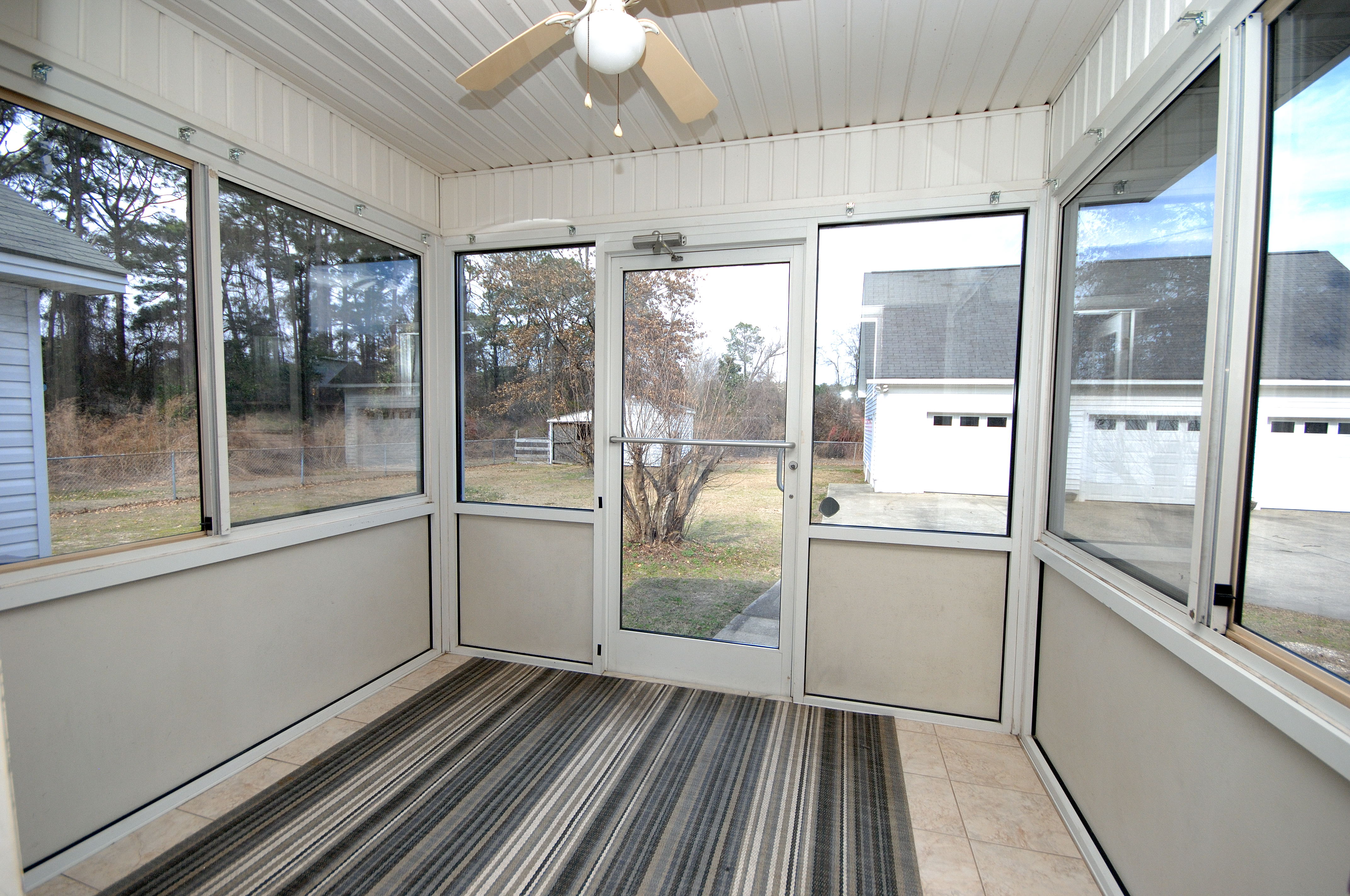 Goldsboro NC - Homes for Rent - 121 Dallas Dr. Goldsboro NC 27534 - Sunroom