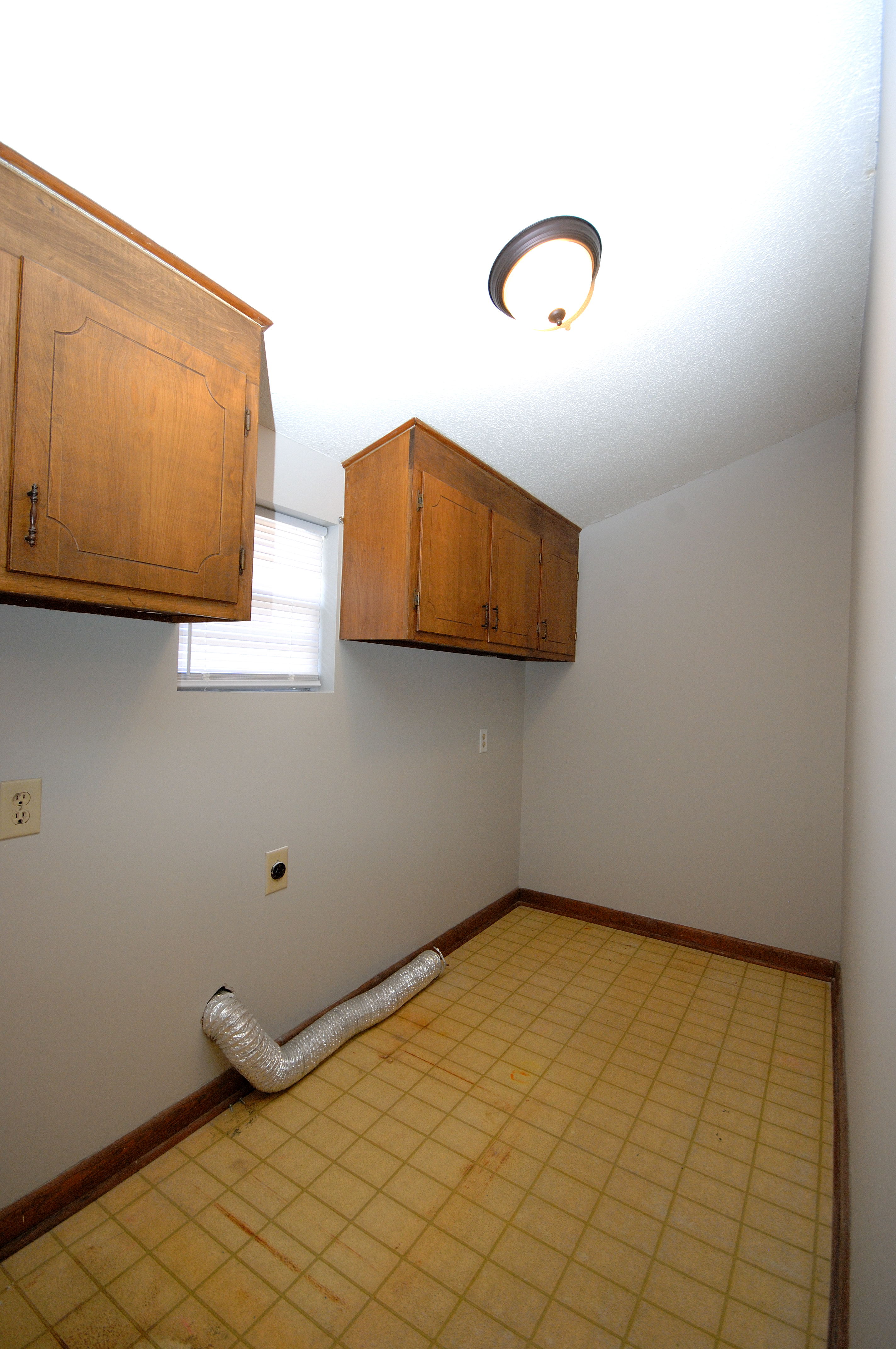 Goldsboro NC - Homes for Rent - 121 Dallas Dr. Goldsboro NC 27534 - Laundry Room