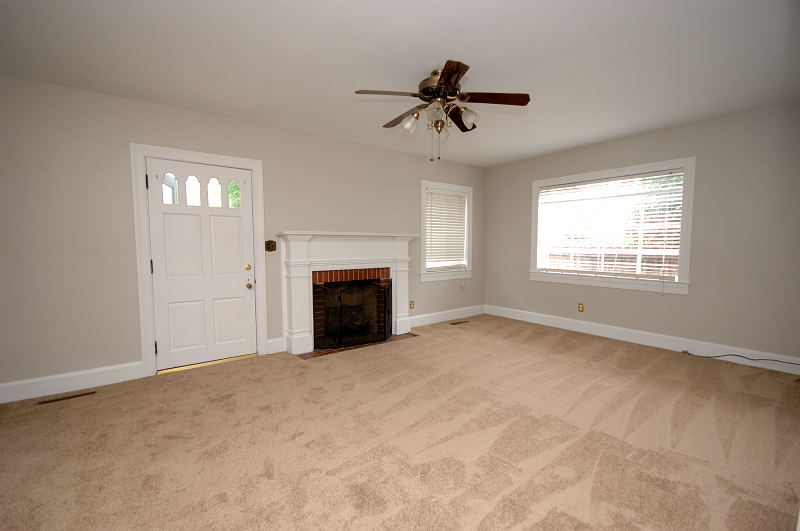 Goldsboro NC - Homes for Rent - 1210 East Holly St Apt A Goldsboro NC 27530 - Living Room