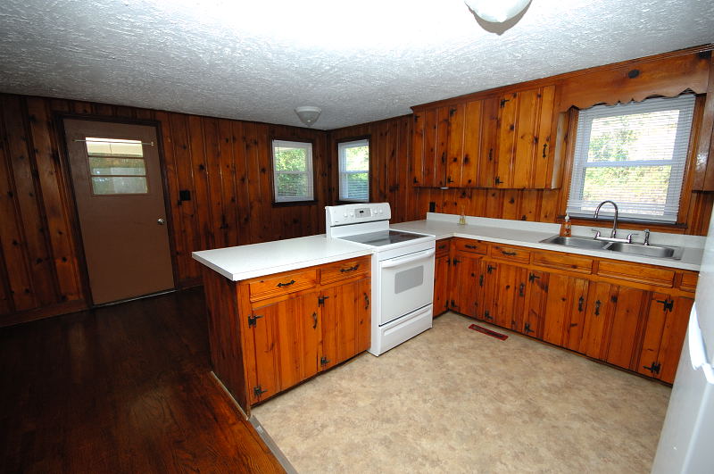 Goldsboro NC - Homes for Rent - 1226 Old Grantham Rd Goldsboro NC 27530 - Kitchen