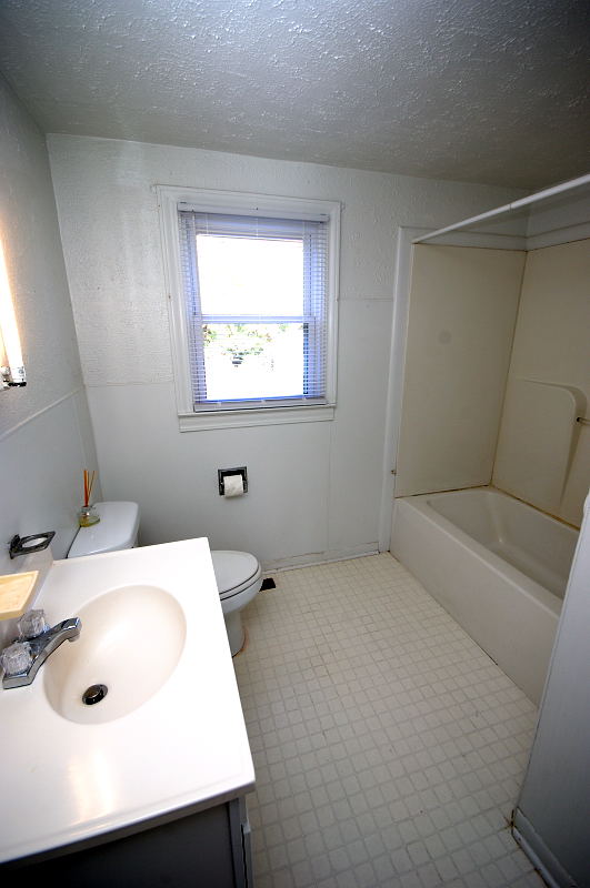 Goldsboro NC - Homes for Rent - 1226 Old Grantham Rd Goldsboro NC 27530 - Bathroom