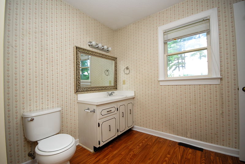 Goldsboro NC - Homes for Rent - 1502 9th Street Goldsboro NC 27534 - Master Bathroom