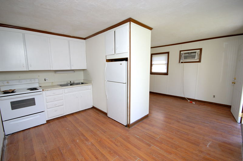 Goldsboro NC - Homes for Rent - 1901 Peachtree Street Apt B Goldsboro NC 27530 - Kitchen / Dining Area