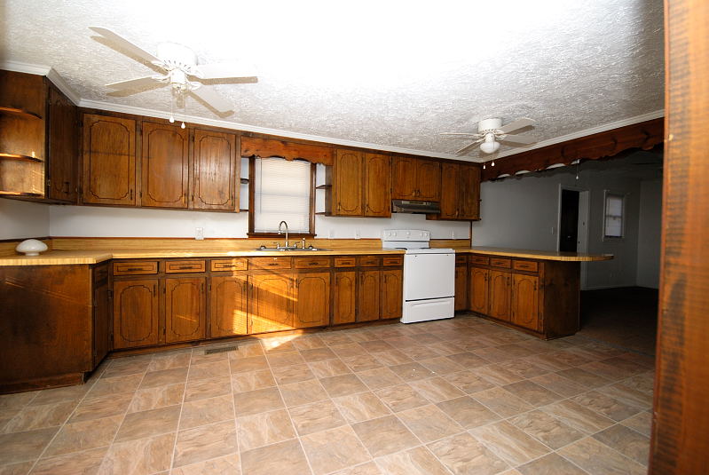 Goldsboro NC - Homes for Rent - 209 Dixie Trail Goldsboro NC 27530 - Kitchen