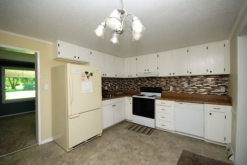 Goldsboro NC - Homes for Rent - 2366 North Beston Road La Grange NC 28551 - Kitchen