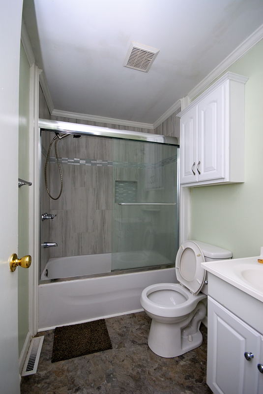 Goldsboro NC - Homes for Rent - 2366 North Beston Road La Grange NC 28551 - Bathroom