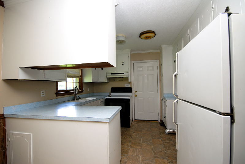 Goldsboro NC - Homes for Rent - 2406 Norwood Avenue Goldsboro NC 27534 - Kitchen