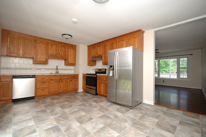 Goldsboro NC - Homes for Rent - 2608 Lisa Lane Goldsboro NC 27534 - Kitchen / Dining Area