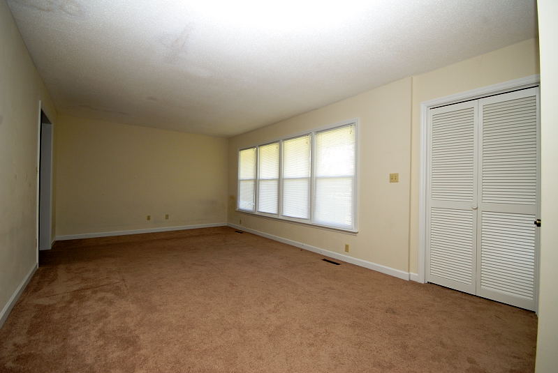 Goldsboro NC - Homes for Rent - 3200 Salem Church Road Goldsboro NC 27530 - Living Room