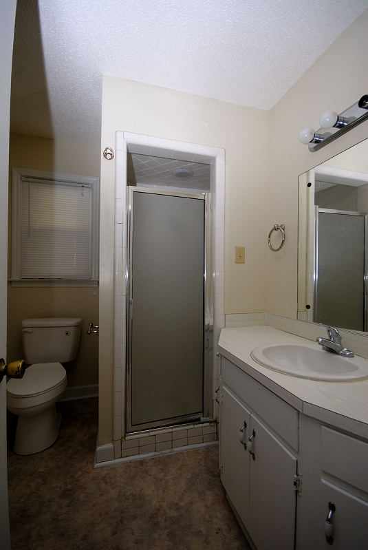 Goldsboro NC - Homes for Rent - 3200 Salem Church Road Goldsboro NC 27530 - Master Bathroom