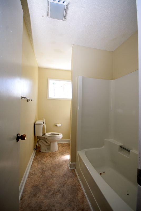 Goldsboro NC - Homes for Rent - 3200 Salem Church Road Goldsboro NC 27530 - Bathroom