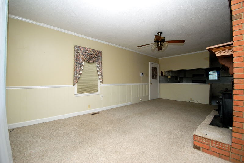 Goldsboro NC - Homes for Rent - 3705 Central Heights Road Goldsboro NC 27534 - Living Room