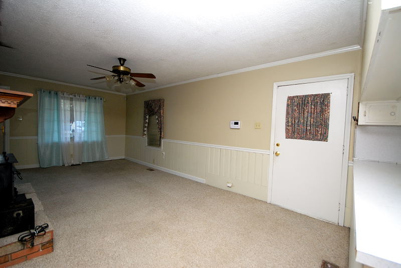 Goldsboro NC - Homes for Rent - 3705 Central Heights Road Goldsboro NC 27534 - Living Room