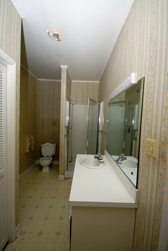 Goldsboro NC - Homes for Rent - 3705 Central Heights Road Goldsboro NC 27534 - Bathroom