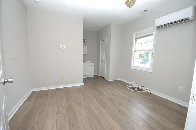 Goldsboro NC - Homes for Rent - 403 South George St Apt B Goldsboro NC 27530 - Living Room / Bedroom