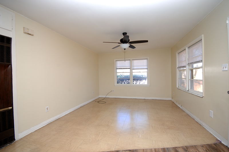 Goldsboro NC - Homes for Rent - 404 Wayne Ave Apt 1 Goldsboro NC 27530 - Living Room