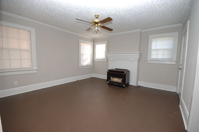 Goldsboro NC - Homes for Rent - 405 West Grantham St. Apt B Goldsboro NC 27530 - Living Room