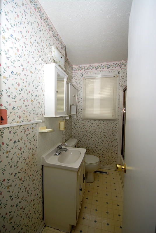 Goldsboro NC - Homes for Rent - 409 Quail Drive Goldsboro NC 27534 - Bathroom