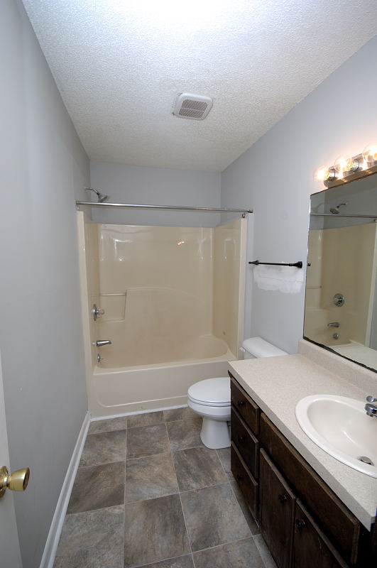 Goldsboro NC - Homes for Rent - 412 North Carolina St. Unit B Goldsboro NC 27530 - Bathroom