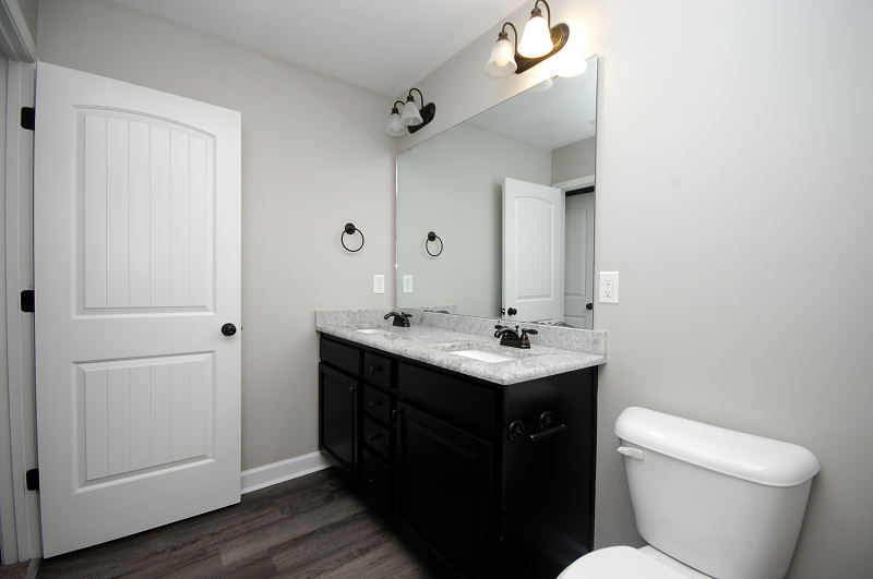 Goldsboro NC - Homes for Rent - 416 South Pearl Street #104 Princeton NC 27569 - Primary Bathroom