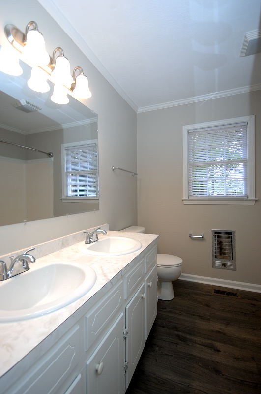 Goldsboro NC - Homes for Rent - 444 Dollard Town Rd. Goldsboro NC 27534 - Bathroom