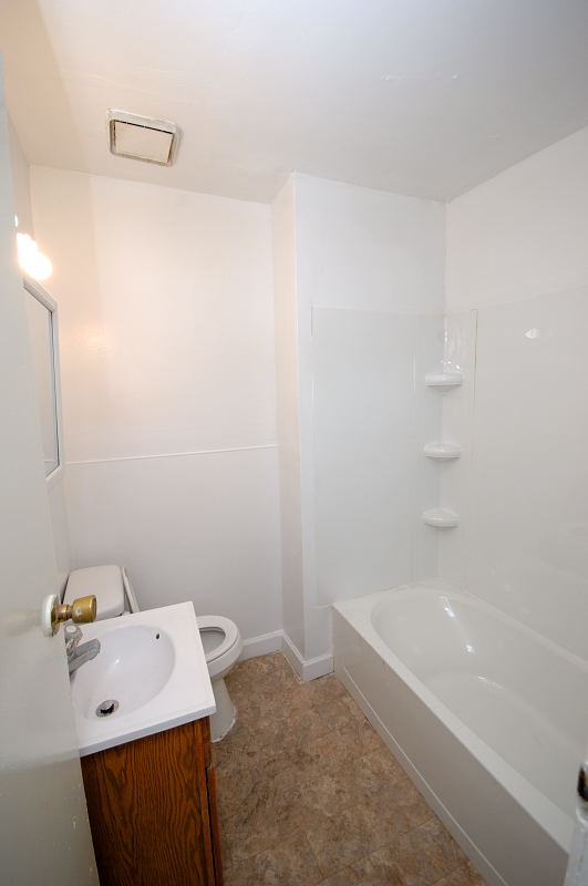 Goldsboro NC - Homes for Rent - 508 Creech Street Goldsboro NC 27530 - Bathroom