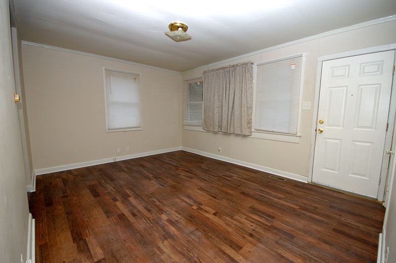 Goldsboro NC - Homes for Rent - 606 South Andrews Avenue Apt D Goldsboro NC 27530 - Living Room