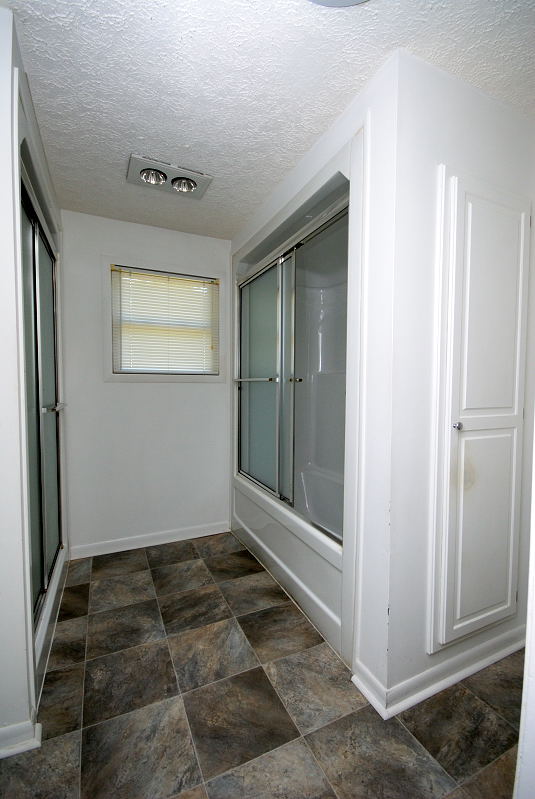 Goldsboro NC - Homes for Rent - 626 US Hwy 13 South Goldsboro NC 27530 - Bathroom