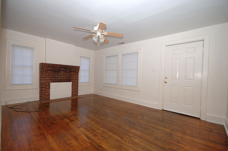 Goldsboro NC - Homes for Rent - 710 East Elm Street Goldsboro NC 27530 - Living Room