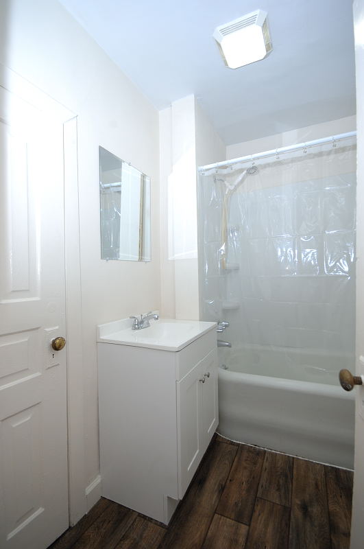 Goldsboro NC - Homes for Rent - 710 East Elm Street Goldsboro NC 27530 - Bathroom