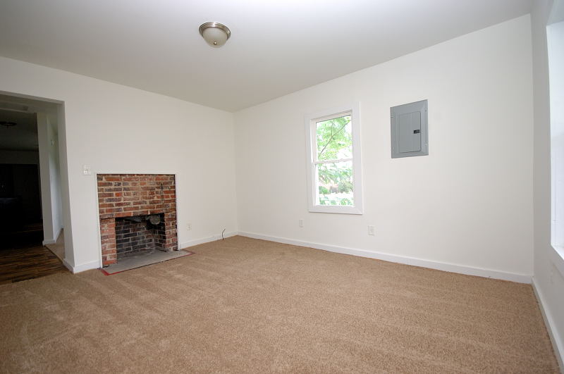 Goldsboro NC - Homes for Rent - 713 South Slocumb St Apt A Goldsboro NC 27530 - Living Room