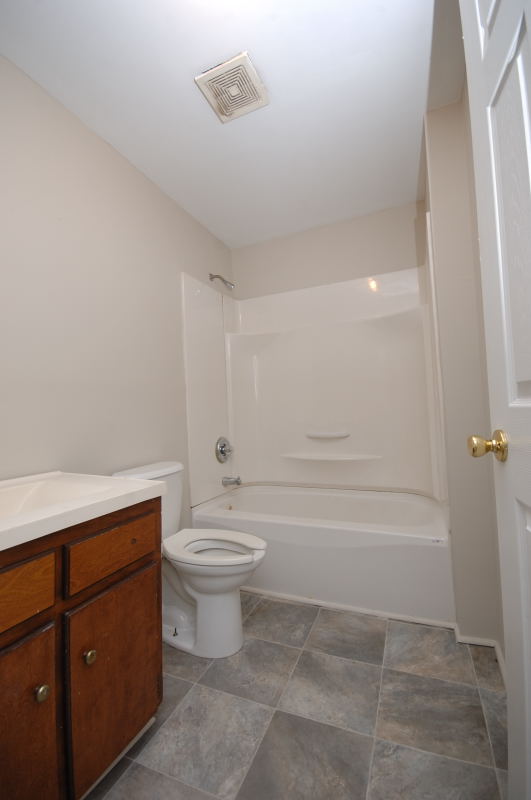 Goldsboro NC - Homes for Rent - 713 South Slocumb St Apt B Goldsboro NC 27530 - Bathroom