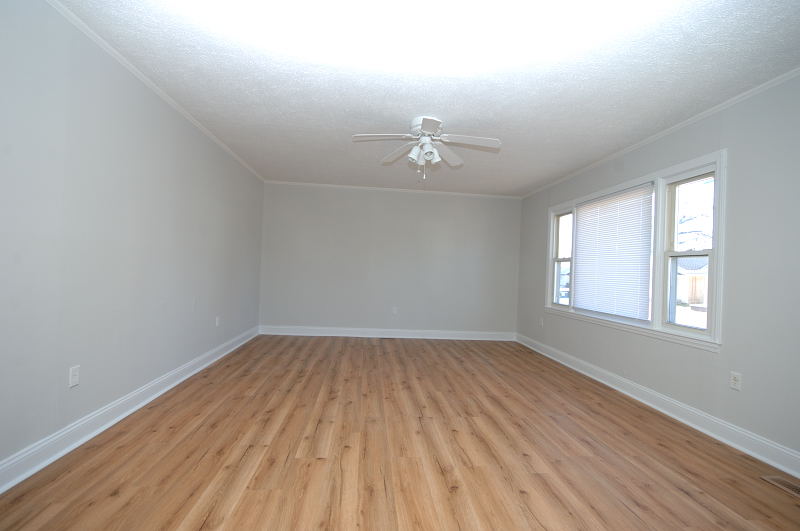 Goldsboro NC - Homes for Rent - 806 Devereaux St. Goldsboro NC 27530 - Living Room