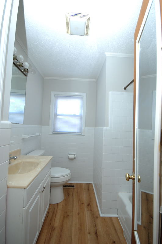 Goldsboro NC - Homes for Rent - 806 Devereaux St. Goldsboro NC 27530 - Bathroom