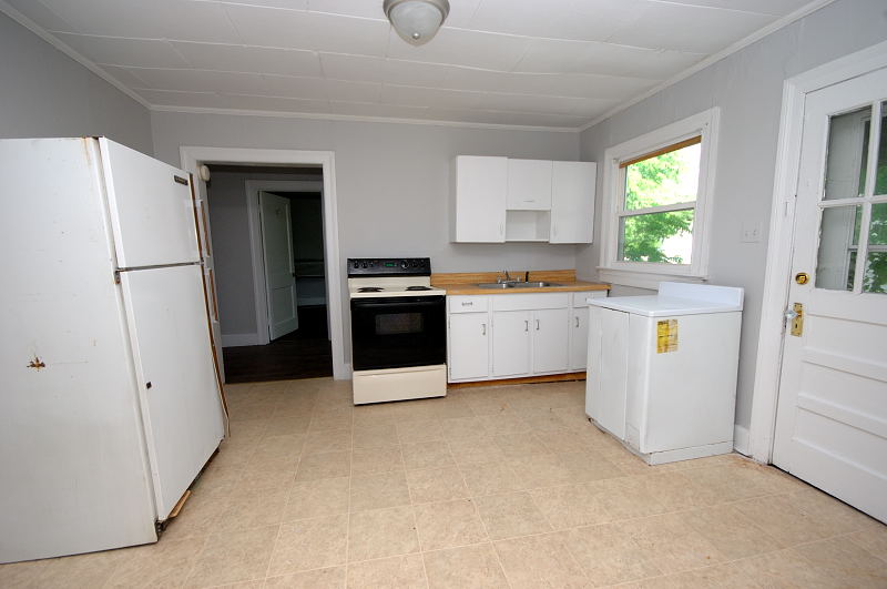 Goldsboro NC - Homes for Rent - 907 North George St. Apt C Goldsboro NC 27530 - Kitchen / Dining Area