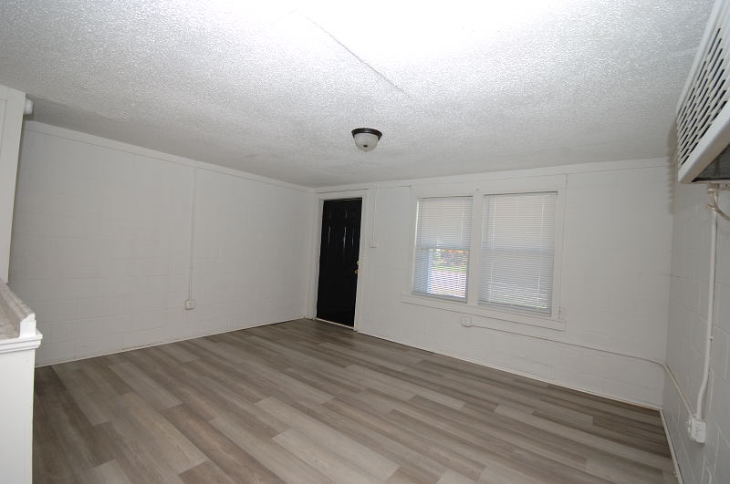 Goldsboro NC - Homes for Rent - 915 Devereaux St. Goldsboro NC 27530 - Living Room