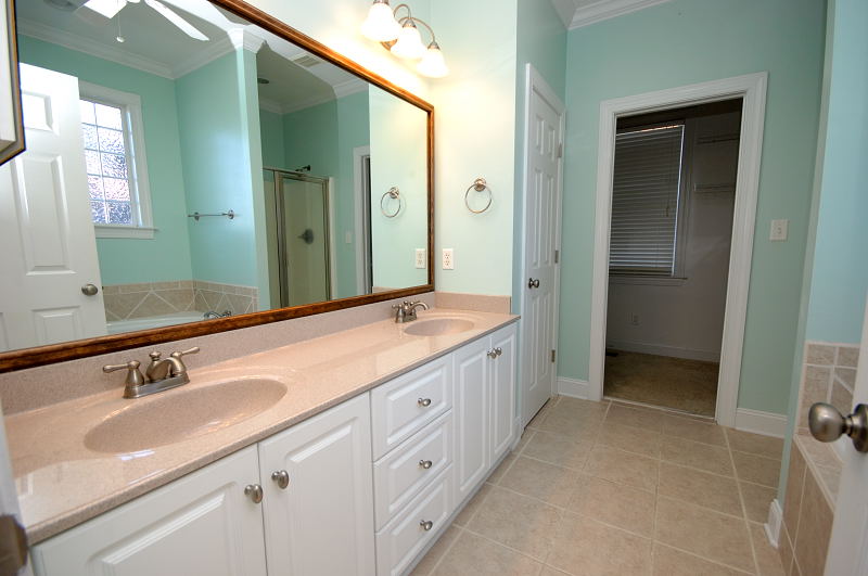 Goldsboro NC - Homes for Rent - 105 Highwoods Dr. Goldsboro NC 27530 - Master Bathroom